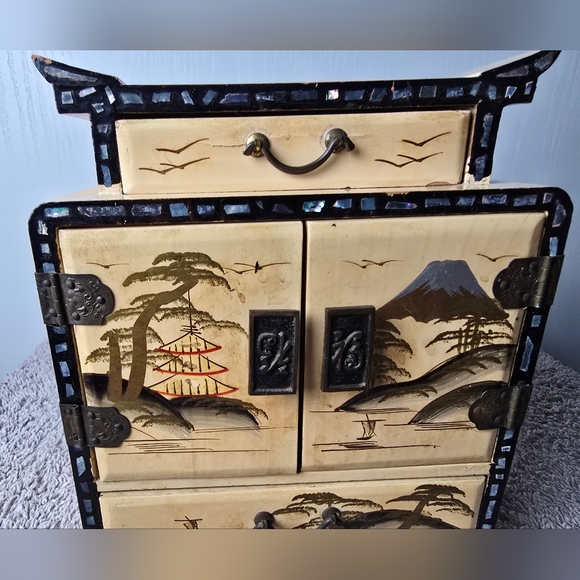 Vintage Asian-Inspired Jewelry Box - Picture 2 of 13